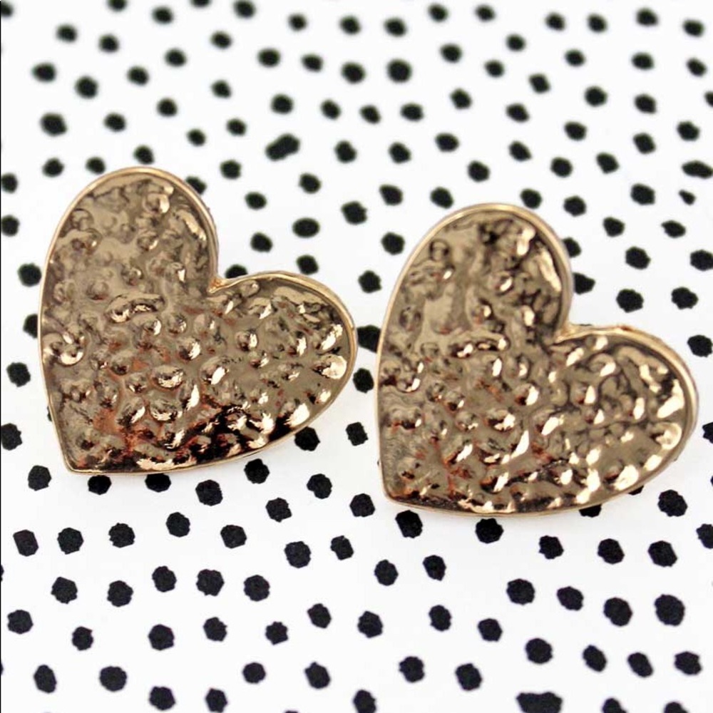HAMMERED GOLDTONE HEART EARRINGS